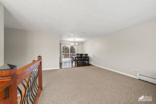 2913 Sunflower St, Unit A in Anchorage, AK - Building Photo - Building Photo