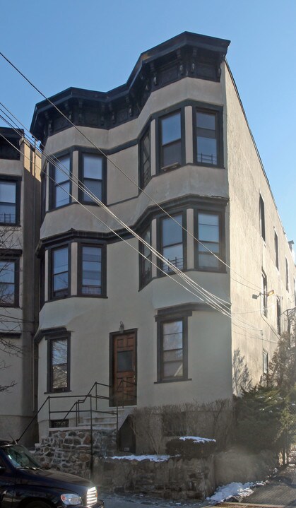 33 S High St in Mount Vernon, NY - Building Photo