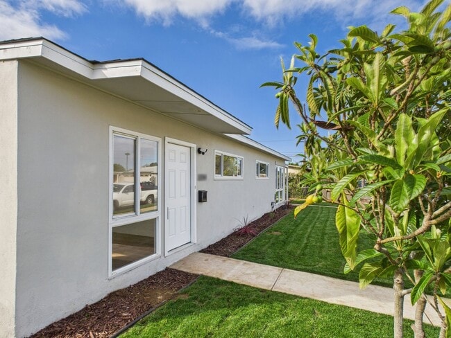 3257-59 Luna Ave in San Diego, CA - Building Photo - Building Photo