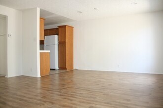 1140-1148 W. 36th Pl. in Los Angeles, CA - Foto de edificio - Building Photo