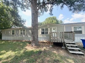 2001 SW Loop 304 in Crockett, TX - Building Photo