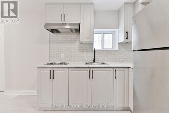 93 McMillan Dr in Oshawa, ON - Building Photo - Building Photo