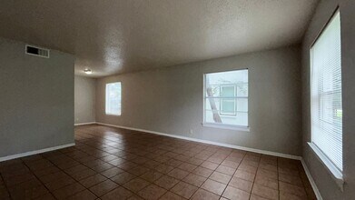 3211 Rogers Ave in Fort Worth, TX - Building Photo - Building Photo