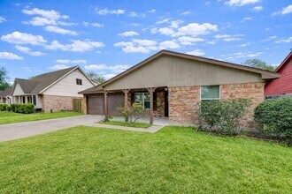 12510 Hunting Brook Dr in Houston, TX - Building Photo - Building Photo