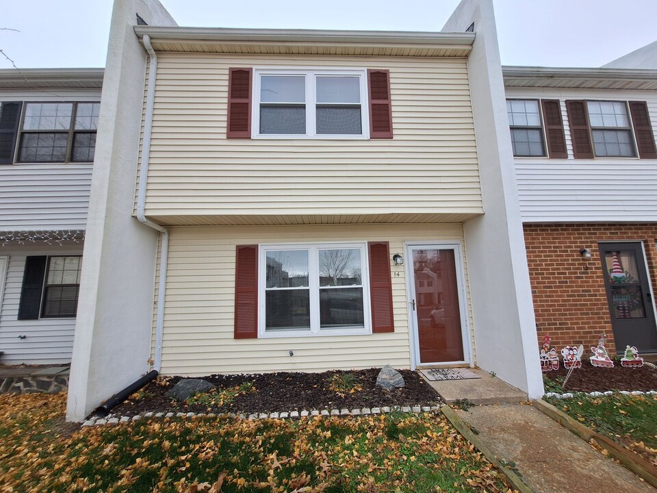 14 Sidewinder Ct in Williamsburg, VA - Building Photo