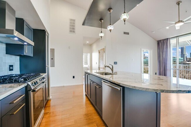 1600 Barton Springs Rd in Austin, TX - Building Photo - Building Photo