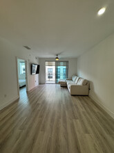 89 NW 30th St, Unit A in Miami, FL - Foto de edificio - Building Photo