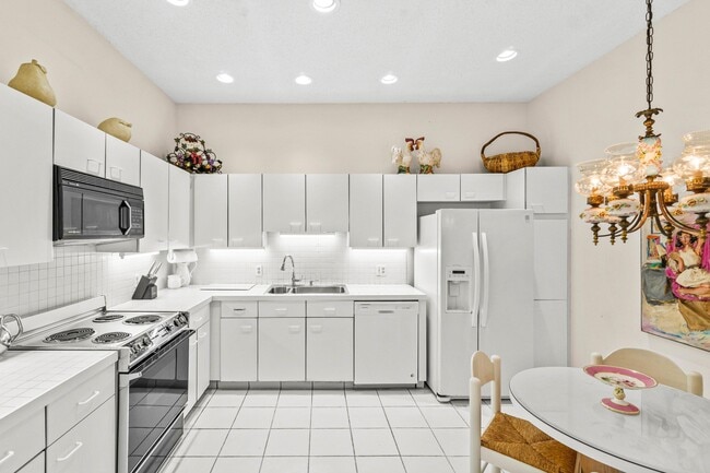 property at 5184 Lake Catalina Dr N
