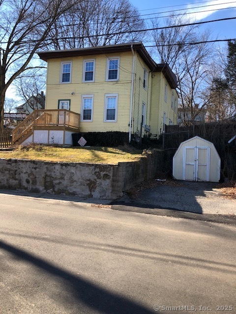 33 Pleasant St in Ansonia, CT - Building Photo