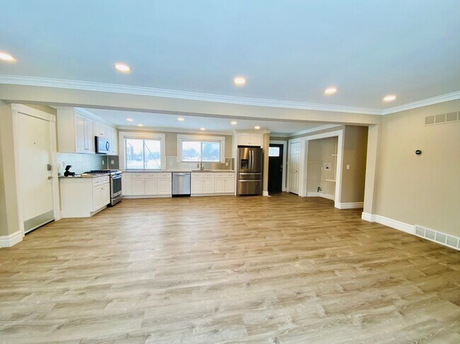 8089 N Holly Rd in Grand Blanc, MI - Building Photo - Building Photo