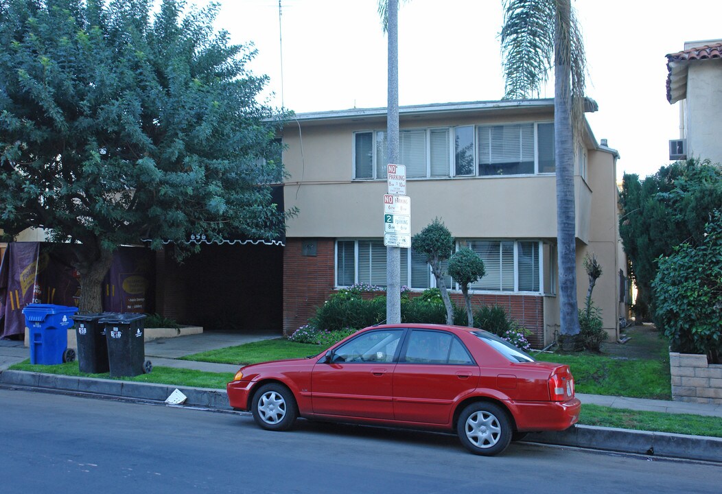 656 S Cochran Ave in Los Angeles, CA - Building Photo