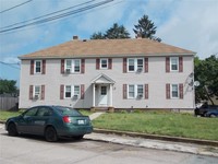 72 Harbour Ave in West Warwick, RI - Foto de edificio - Building Photo