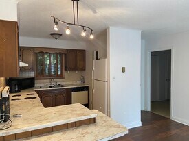 1123 Law Rd, Unit D in Louisville, TN - Building Photo