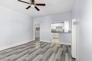 119 Orange Ave in Long Beach, CA - Building Photo