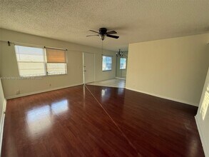 301 SW 135th Ave in Pembroke Pines, FL - Building Photo - Building Photo
