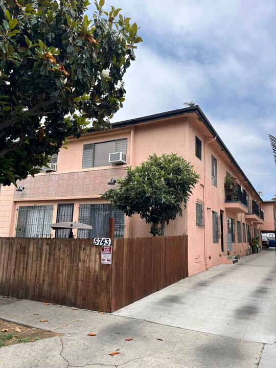 5743 La Mirada Ave in Los Angeles, CA - Building Photo
