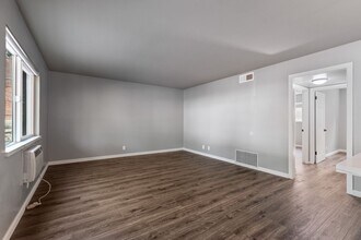 1560 Lander St in Reno, NV - Building Photo - Building Photo