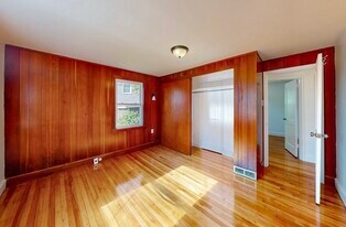 14 Grew Hill Rd, Unit 1 in Boston, MA - Building Photo
