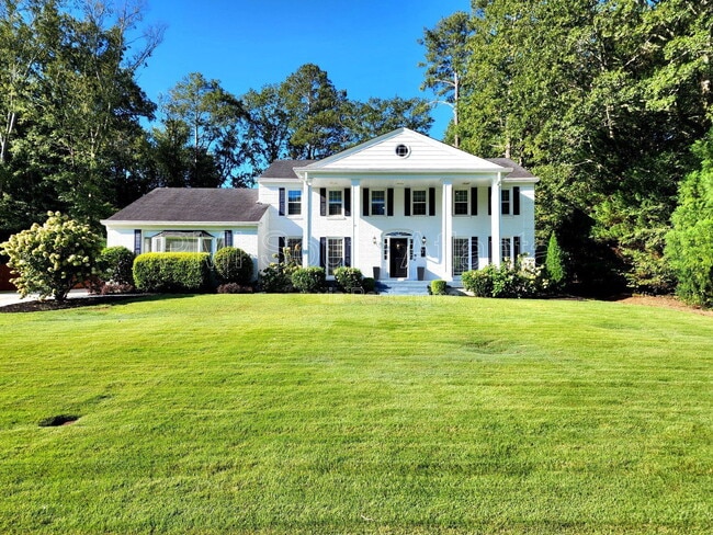 property at 40 Pheasant Dr SE