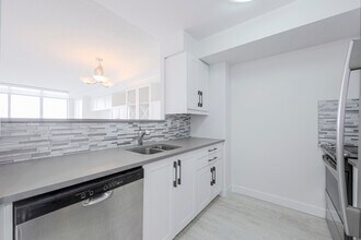 700-2700 Humberwood Blvd in Toronto, ON - Building Photo - Building Photo