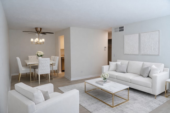 5469 Kirby Ave in Cincinnati, OH - Building Photo - Building Photo