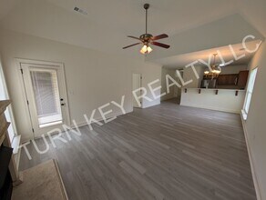 105 Love Ln in Sterrett, AL - Building Photo - Building Photo