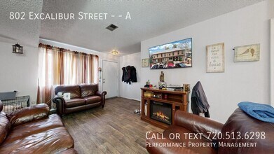 802 Excalibur St in Lafayette, CO - Foto de edificio - Building Photo