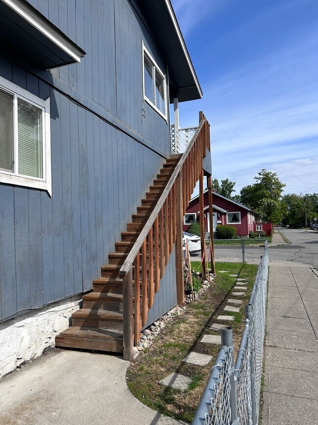2101 W Mallon Ave in Spokane, WA - Building Photo - Building Photo