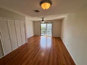 514 E Valencia Ave, Unit G in Burbank, CA - Building Photo - Building Photo