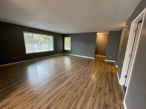 634 Villa Rd in Newberg, OR - Building Photo - Building Photo