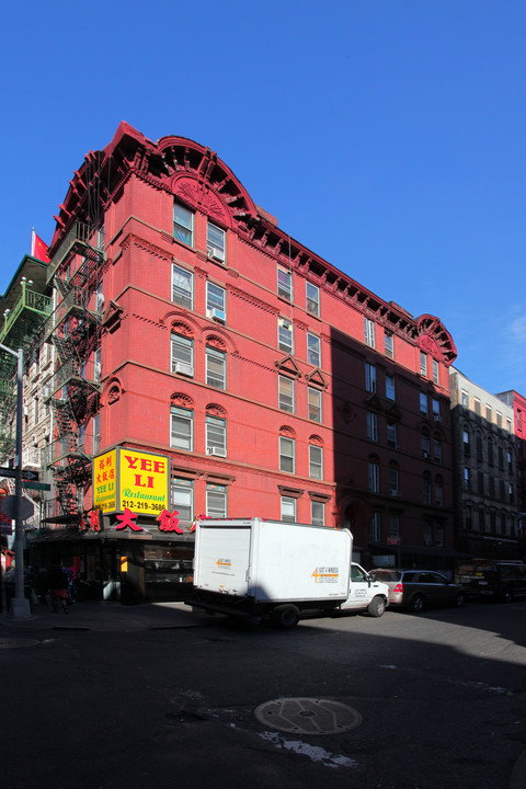 60 Bayard St in New York, NY - Building Photo