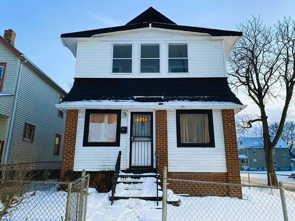 12502 Forest Ave in Cleveland, OH - Building Photo