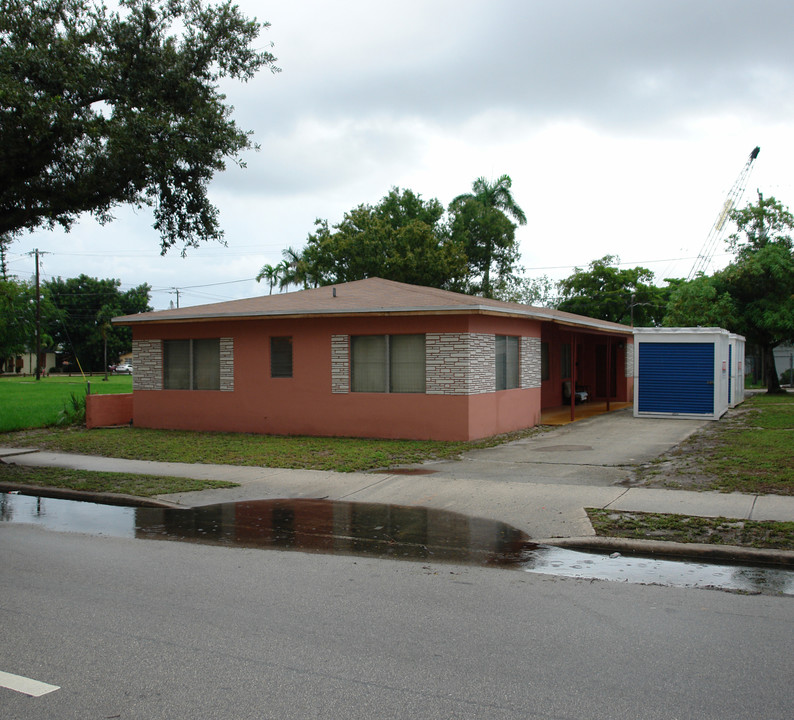 526 NE 3rd Ave in Fort Lauderdale, FL - Building Photo