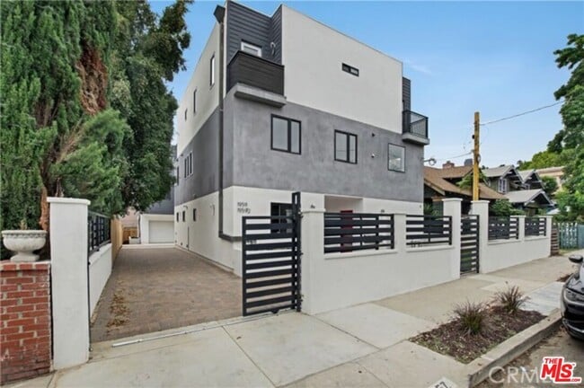 property at 1957 Vista Del Mar Ave