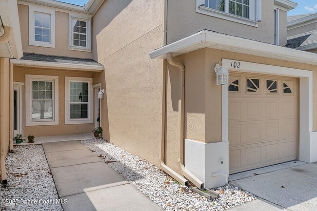 400 Trotter Ln, Unit 102 in Melbourne, FL - Foto de edificio - Building Photo