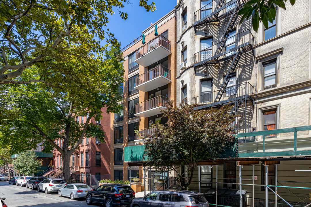 5 W 127th St in New York, NY - Building Photo