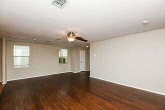 205 Cres Ridge Dr in Fort Worth, TX - Building Photo - Building Photo