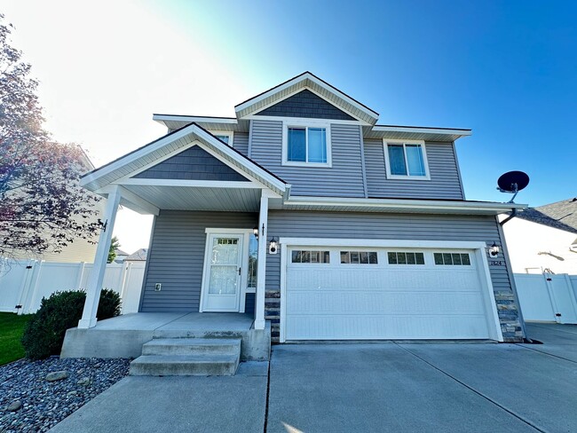 1824 E Warbler Ln in Post Falls, ID - Building Photo - Building Photo