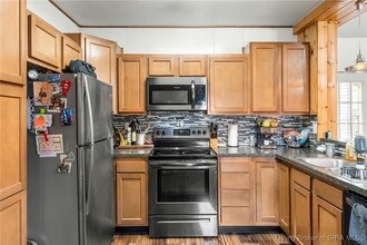 531 E Chestnut St, Unit #1 in Jeffersonville, IN - Foto de edificio - Building Photo