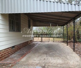 1055 W Walthal Cir in Memphis, TN - Building Photo - Building Photo