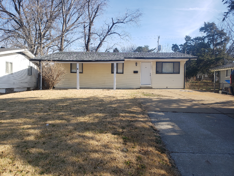 10236 Lilac Ave in St. Louis, MO - Building Photo