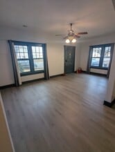 211 W 10th Ave in Winfield, KS - Foto de edificio - Building Photo