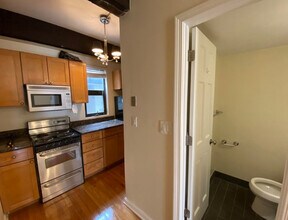 2 Harvard Sq, Unit 4 in Brookline, MA - Building Photo - Building Photo