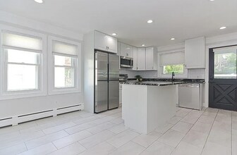 237 Trenton St, Unit A in Boston, MA - Building Photo - Building Photo