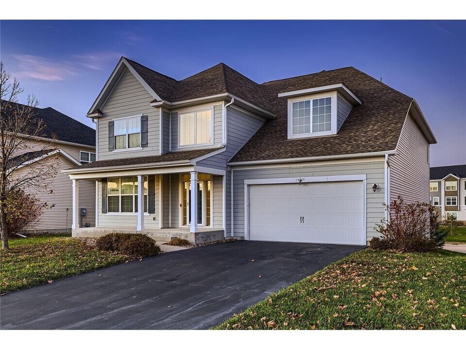 15735 Fair Hill Way in Apple Valley, MN - Foto de edificio