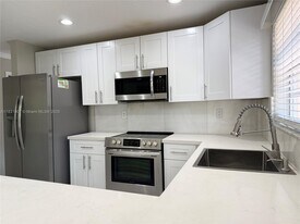 11224 SW 59th Pl in Cooper City, FL - Building Photo