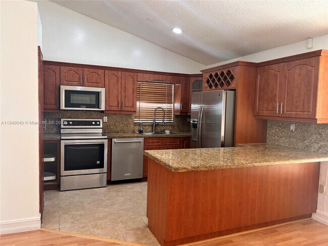 18645 NW 54th Ct in Miami Gardens, FL - Building Photo - Building Photo