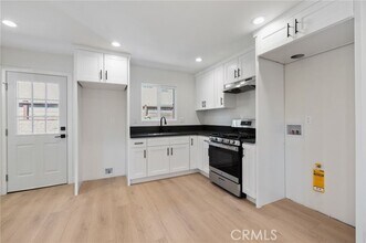 13355 Erwin St in Los Angeles, CA - Building Photo - Building Photo