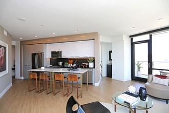 Shift in San Diego, CA - Foto de edificio - Interior Photo