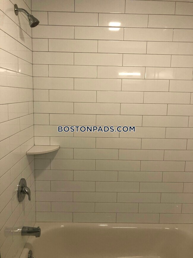 35 S Huntington Ave, Unit 506 in Boston, MA - Building Photo - Building Photo